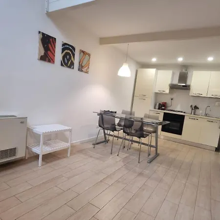 Il Rifugio Moderno Next To Metro Anagnina, Free Parking And Wifi Daire *