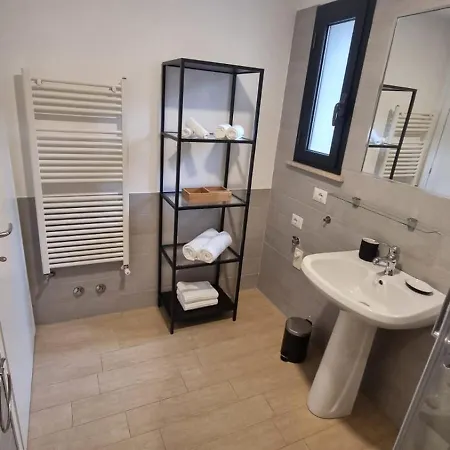 Il Rifugio Moderno Next To Metro Anagnina, Free Parking And Wifi Daire Roma