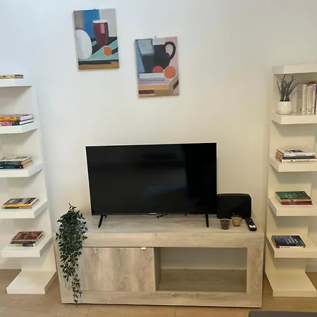 Il Rifugio Moderno Next To Metro Anagnina, Free Parking And Wifi Daire *